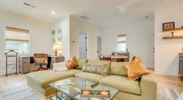 Couples Getaway Near Dtwn ATL & Mercedes-benz!, Book Apartment Atlanta Georgia