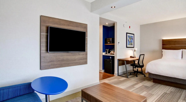 Люкс Holiday Inn Express Hotel & Suites Toronto - Markham by IHG