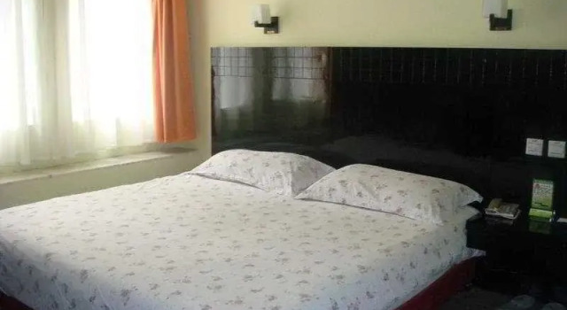 Motel168 East Bai Zhang Road Inn