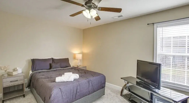 Коттедж Large Clarksville Family Home ~ 4 Mi to Speedway!