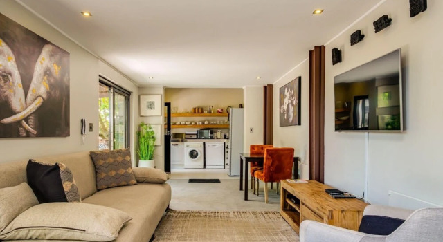 Compact Ground Floor Apartment With Private Garden and Pool 17 G Lower