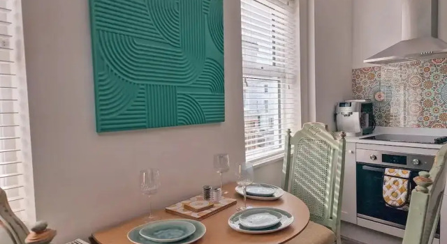 Eclectic 1BD in the Heart of Cheltenham, Забронировать Отель Отели Челтнем 3 звезды, рядом с Здание мэрии Челтнема, 3*