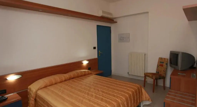 Четырёхместный номер Standard Hotel Athena
