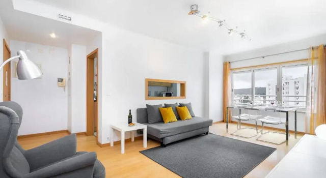 Апартаменты Lisboa, Cidade, Elegant Apartment with Air Cond, Free WIFI and Near Metro, by IG