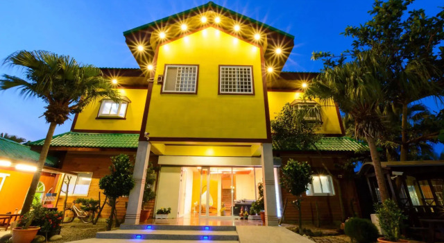Hengchun Town Cabins(墾丁恆春小城民宿), Забронировать Отель Отели в центре Хенгчун, в центре