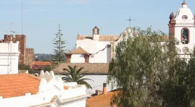 Silves Historical House, Забронировать Отель Силвиш Via Algarviana, рядом с Муниципальный археологический музей города Силвиш