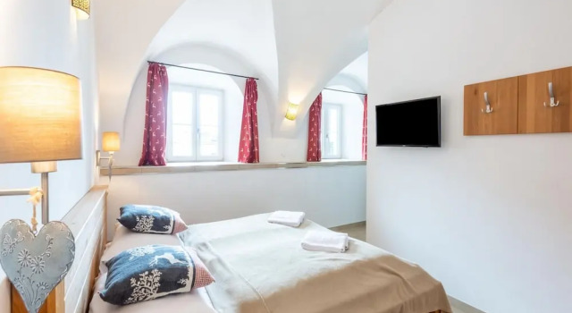 Traditional Holiday Home With Sauna in Niedernsill