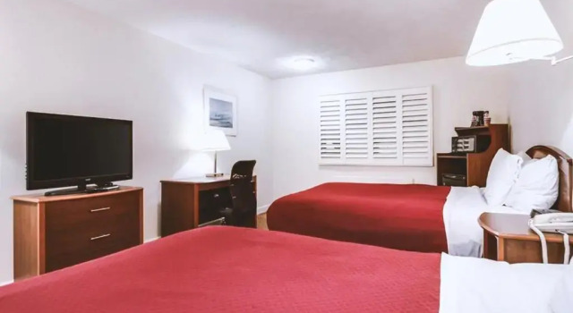 Четырёхместный номер Standard Sky Palace Inn & Suites McCook