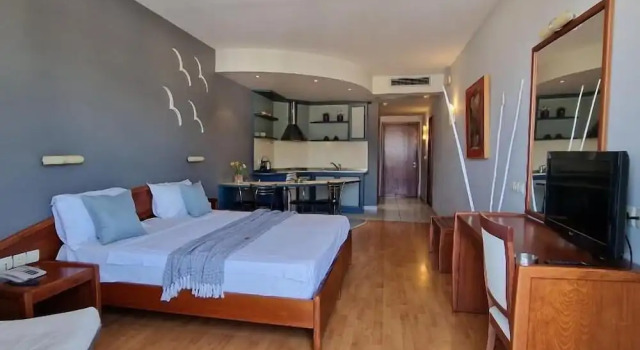Семейный номер Standard с балконом Hotel Evilion Sea And Sun