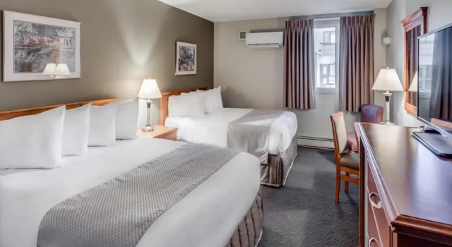 Четырёхместный номер Standard Heritage Inn Hotel & Convention Centre - High River