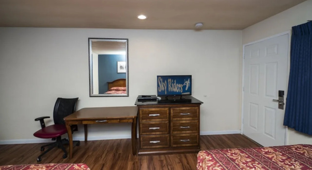 Четырёхместный номер Standard Sky Riders Motel