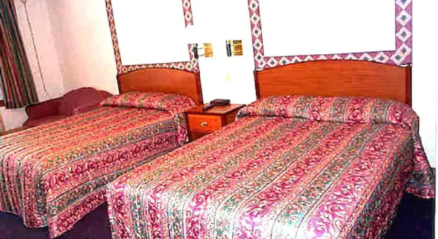 Четырёхместный номер Deluxe Wesley Inn & Suites