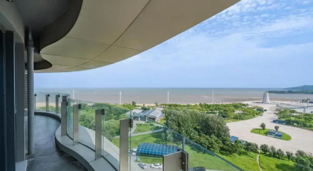 Двухместный люкс c 1 комнатой с видом на море Holiday Inn Express Huludao Seaview by IHG