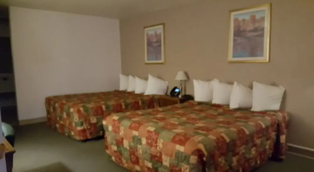 Четырёхместный номер Economy Sagebrush Inn Hotel