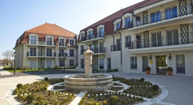 Апартаменты с 2 комнатами с балконом и с красивым видом из окна Medicis Home Beaune