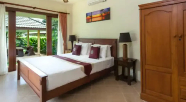 4 Bedroom Pool Villa Near Samrong Beach, Забронировать Вилла Отели Южного Таиланда с парковкой, Парковка