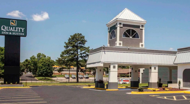 Номер Standard Quality Inn & Suites University Area