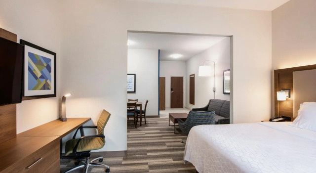 Номер Deluxe Holiday Inn Express & Suites Saskatoon Centre by IHG