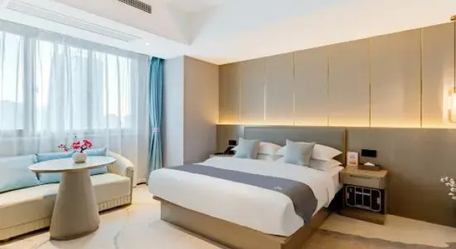 Люкс Deluxe GreenTree Eastern Hotel Chizhou Tonghui Plaza