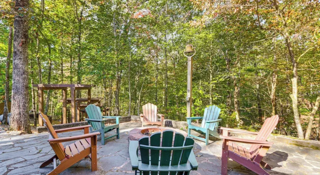 Коттедж Blue Ridge Cabin w/ Hot Tub, Fire Pit, & Game Room
