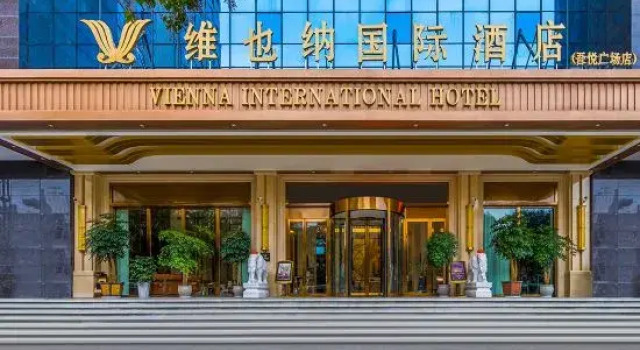 Vienna International Hotel (Zhaotong Wuyue Plaza)