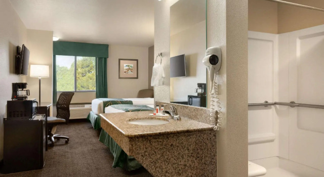 Четырёхместный номер Standard Baymont by Wyndham Wellington