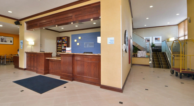 Holiday Inn Express LaGuardia Airport, 预订 酒店 Corona 纽约州