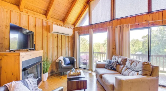 Коттедж Lake Keowee Access: Idyllic Six Mile Cabin!