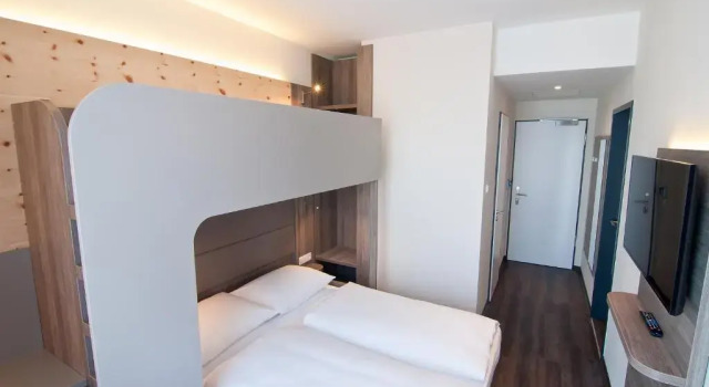 Трёхместный номер Standard Amaro Hotel