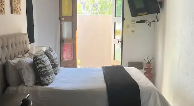 Номер Economy 84 on Fourth Guest House