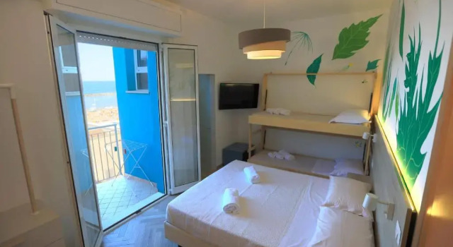 Семейный номер Standard с видом на море Albergo La Perla