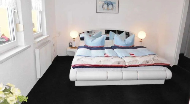 Spacious Holiday Home in Sommerfeld near Lake, Prenota Hotel Kremmen Brandeburgo