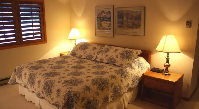 Woods Manor 302A - 2BR Condo, Rezerwuj Hotel Hotele w Vail Ski z parkingiem, Parking