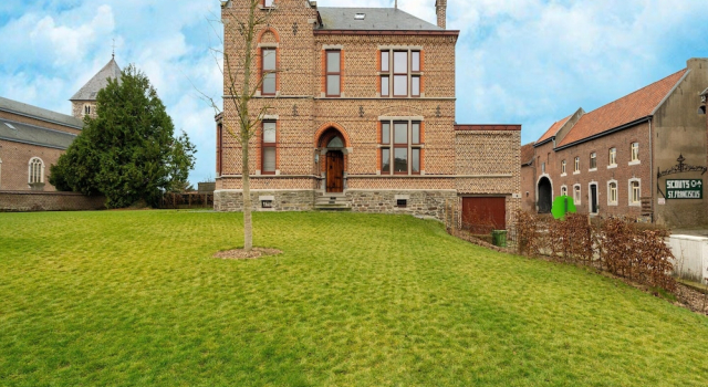 Коттедж Picturesque Mansion With Garden in Tongeren