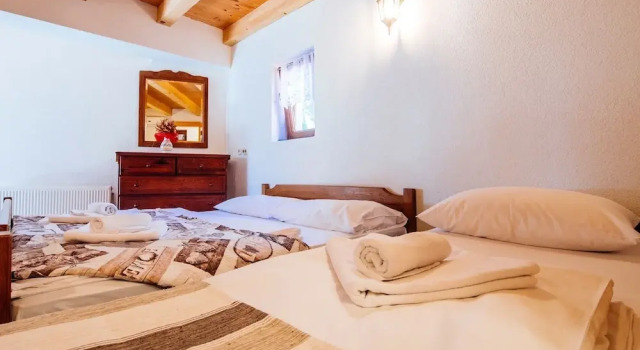 Traditional Stone House With Interiour Pool, Sauna, Garden, Terrace With BBQ, Prenota Hotel Hotel a Croatian Islands con piscina, Piscina