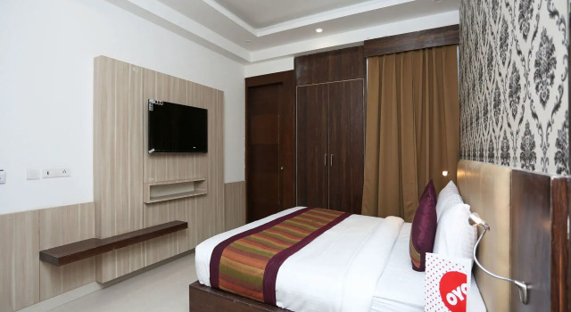 OYO 14481 Almati Inn, Забронировать Отель Отели Нью-Дели с парковкой, Парковка