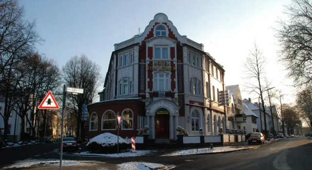 Hotel Zum Löwen, Забронировать Отель Бад-Годесберг Бонн, рядом с Оздоровительный центр Курфюрстенбад