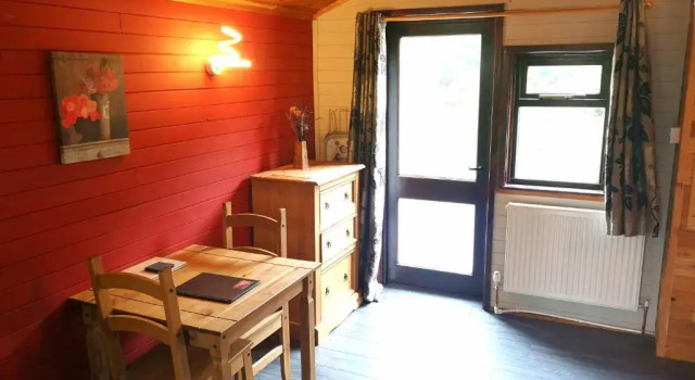Otter 2 Lodge - Private Hot Tub- Dog Friendly - Wiltshire-Bristol, Забронировать Отель Уорминстер Уилтшир