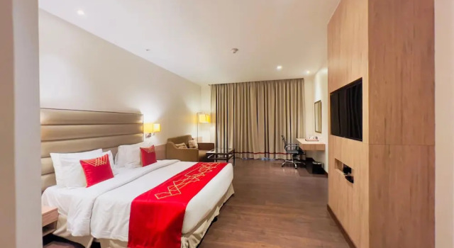 Двухместный номер Deluxe с балконом Ramada by Wyndham Aligarh GT Road