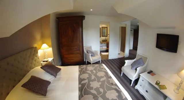 Трёхместный номер Standard Hôtel The Originals Résidence de Rohan
