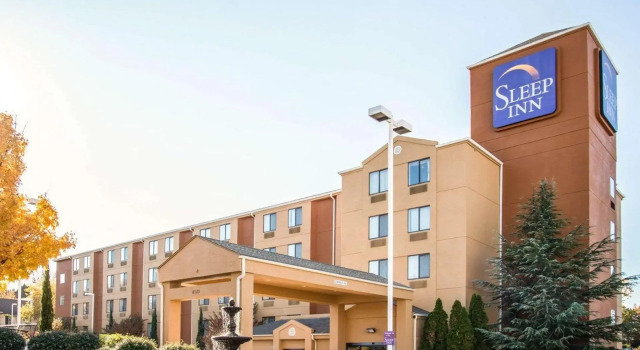 Кровать в общем номере Sleep Inn University Place