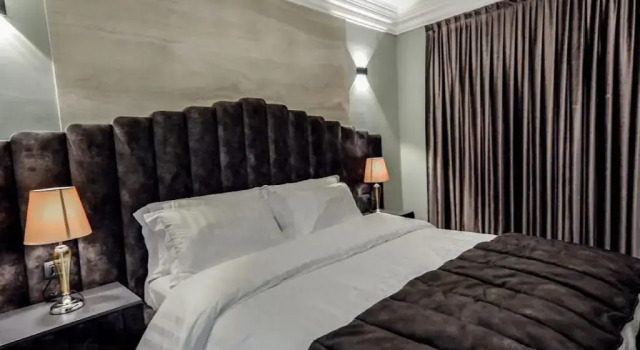 Двухместный номер Standard с балконом Hotel Vila Tirana