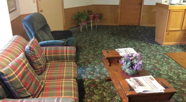 Burr Oak Motel, Забронировать Мотель Отели Алгона с парковкой, Парковка