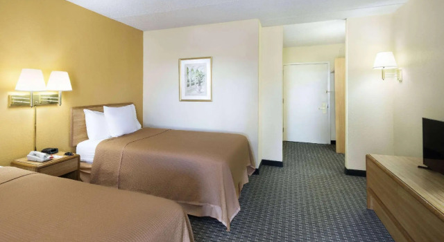 Четырёхместный номер Standard Howard Johnson by Wyndham Newburgh
