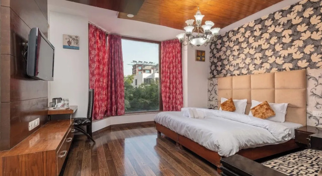 Saavi Hotel Huda City Centre, Varaa Hotelli Gurgaon 
