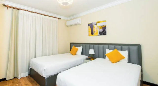 Deluxe apartament 3 camere cu vedere la piscină The Expert