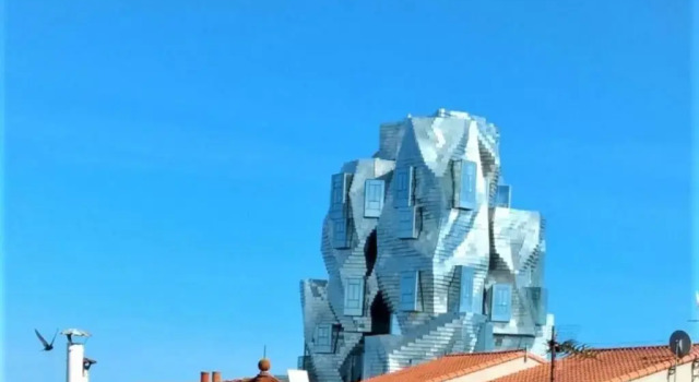 Magnifique Maison de 230 m2 face à la tour Luma vacances-arles camargue, Забронировать Отель Отели Арля с парковкой, Парковка