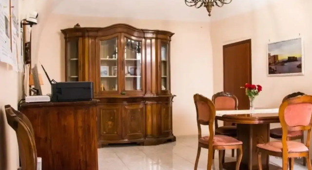 B&B Carbonara Napoli, Забронировать Отель «постель и завтрак» Отели Неаполя с завтраком, рядом с Кафедральный собор Неаполя, Завтраки