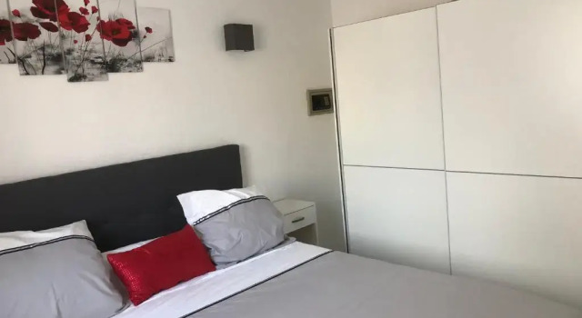 Коттедж Petite maisonette adossee mais independante avec piscine