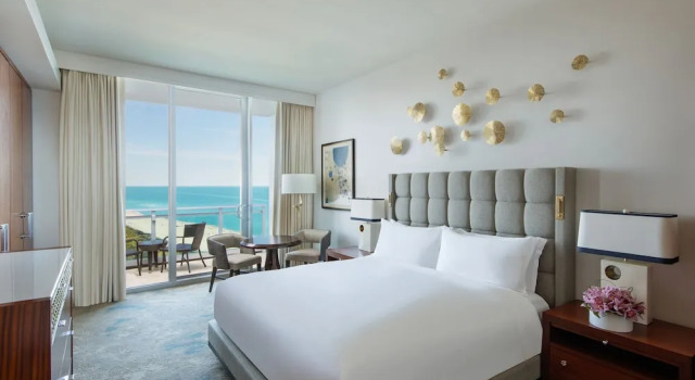 Люкс с 2 комнатами с балконом и с видом на океан The Ritz-Carlton Bal Harbour, Miami